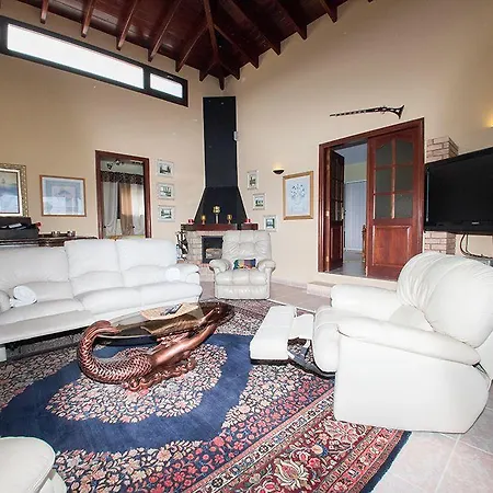 Pipo Villa *